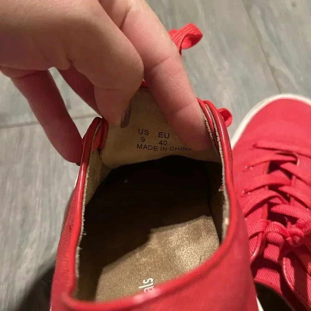 Amazon Essentials Women’s Red Sneaker Size 9